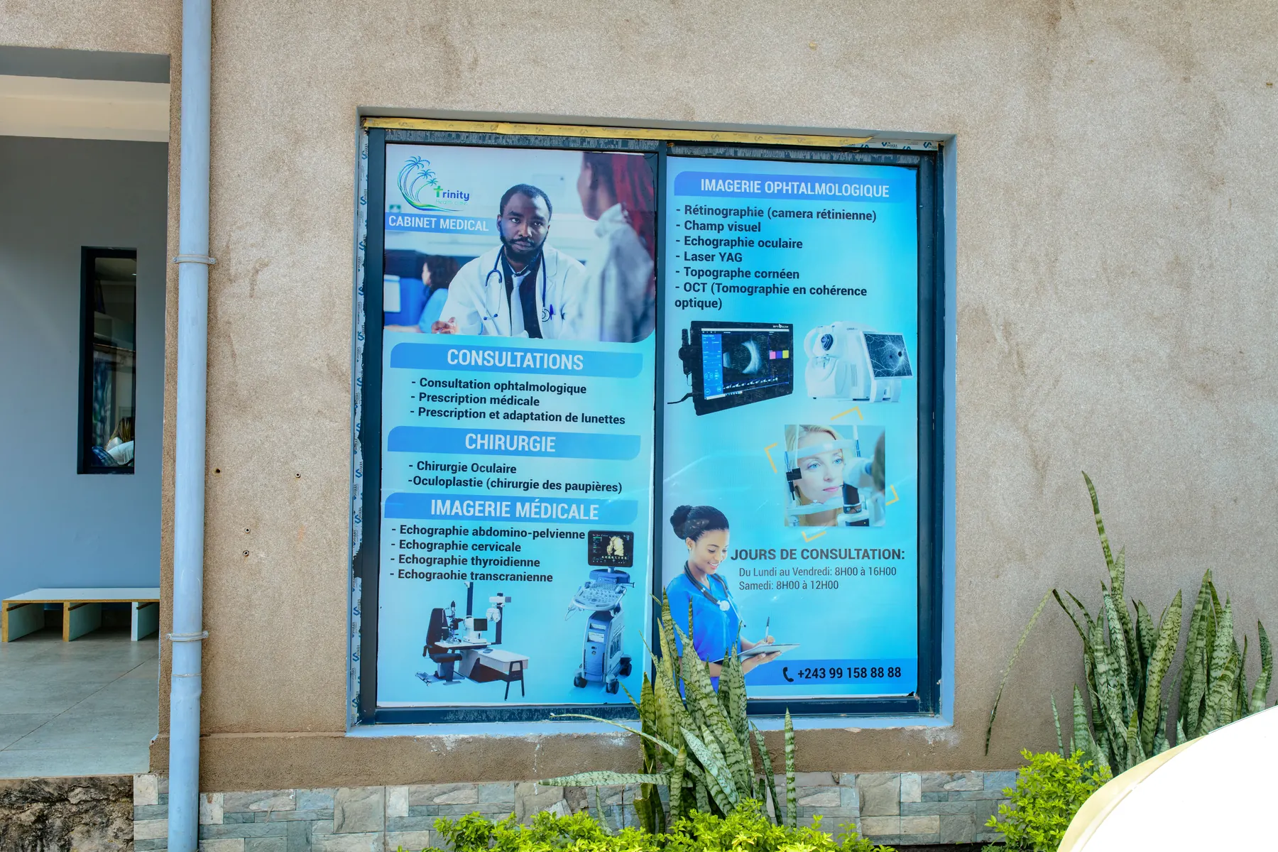 Présentation des services à l’entrée du centre